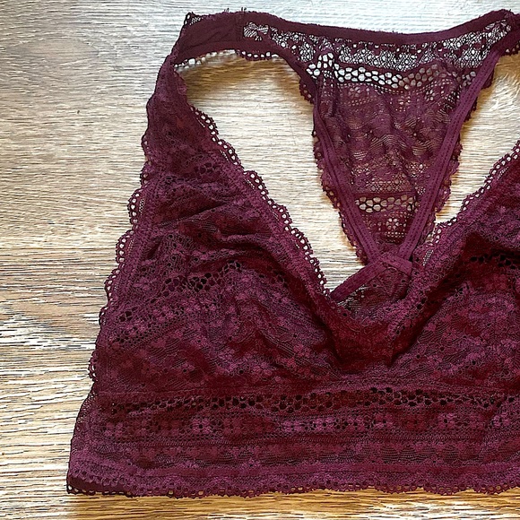 ⚠️💥‼️𝐅𝐑𝐄𝐄 𝐀𝐃𝐃-𝐎𝐍‼️💥 ⚠️ AMERICAN EAGLE || Maroon Lace Bralette | Small - Picture 5 of 12